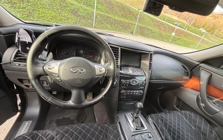 Infiniti FX II, 2011 год, 2 100 000 рублей, 26 фотография