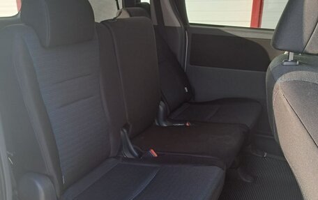 Toyota Voxy II, 2009 год, 850 000 рублей, 4 фотография