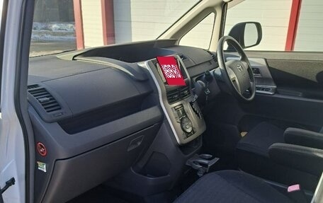 Toyota Voxy II, 2009 год, 850 000 рублей, 5 фотография