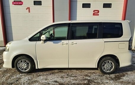 Toyota Voxy II, 2009 год, 850 000 рублей, 2 фотография