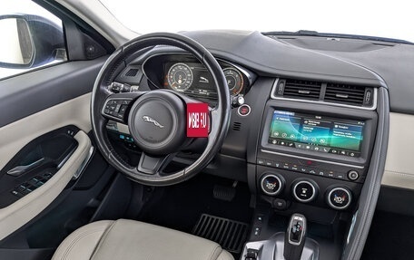 Jaguar E-Pace, 2019 год, 3 150 000 рублей, 29 фотография