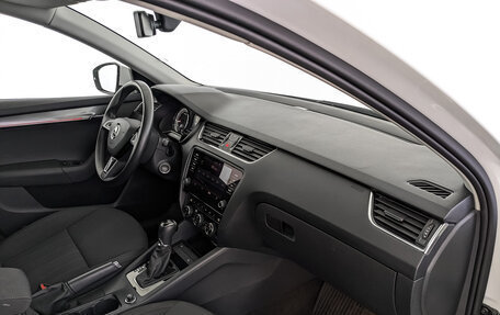 Skoda Octavia, 2018 год, 1 825 000 рублей, 13 фотография