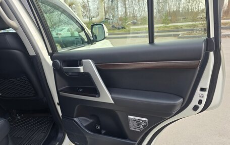 Toyota Land Cruiser 200, 2016 год, 6 750 000 рублей, 34 фотография