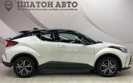 Toyota C-HR I рестайлинг, 2023 год, 2 700 000 рублей, 8 фотография