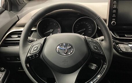 Toyota C-HR I рестайлинг, 2023 год, 2 700 000 рублей, 10 фотография