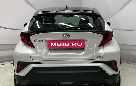 Toyota C-HR I рестайлинг, 2023 год, 2 700 000 рублей, 6 фотография