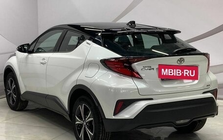 Toyota C-HR I рестайлинг, 2023 год, 2 700 000 рублей, 5 фотография