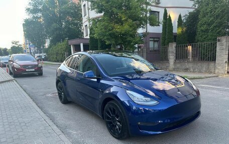 Tesla Model Y I, 2021 год, 2 990 000 рублей, 3 фотография