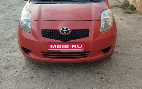 Toyota Yaris III рестайлинг, 2006 год, 500 000 рублей, 2 фотография