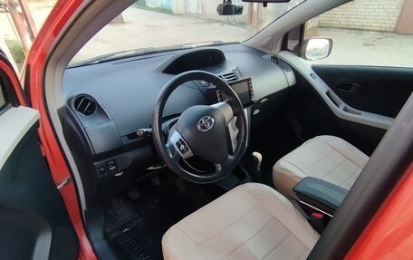 Toyota Yaris III рестайлинг, 2006 год, 500 000 рублей, 8 фотография