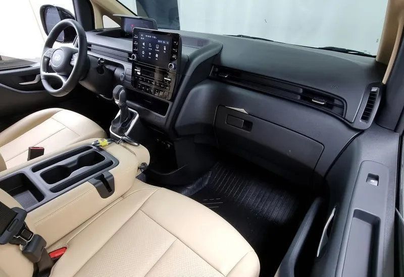 Hyundai Staria, 2024 год, 3 803 000 рублей, 7 фотография