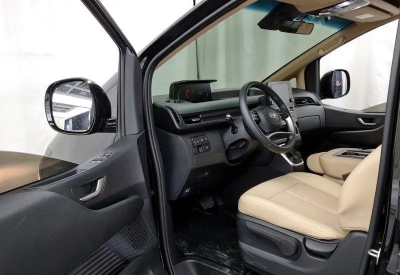 Hyundai Staria, 2024 год, 3 803 000 рублей, 10 фотография