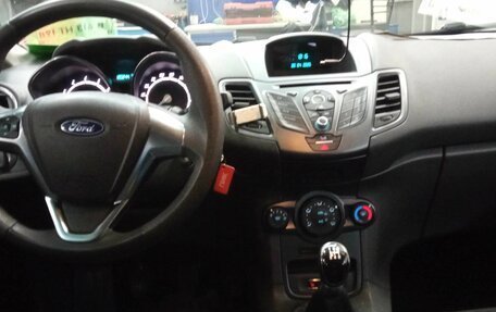 Ford Fiesta, 2018 год, 899 000 рублей, 5 фотография