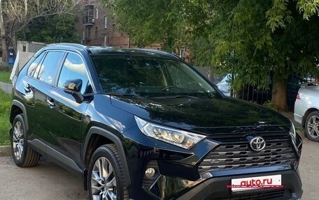 Toyota RAV4, 2019 год, 3 650 000 рублей, 2 фотография