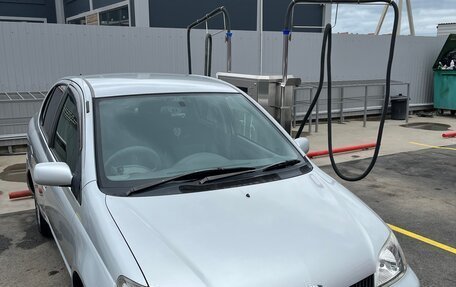 Toyota Platz, 2001 год, 420 000 рублей, 2 фотография
