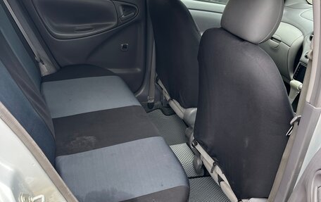 Toyota Platz, 2001 год, 420 000 рублей, 9 фотография