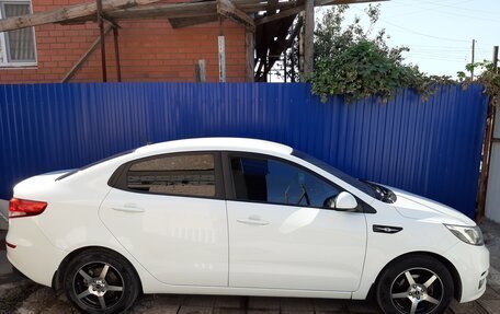KIA Rio III рестайлинг, 2015 год, 950 000 рублей, 2 фотография