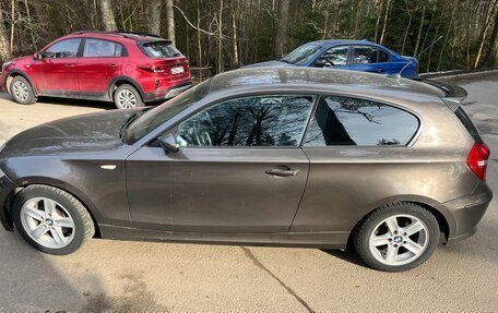 BMW 1 серия, 2007 год, 750 000 рублей, 2 фотография