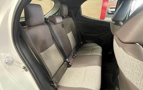 Toyota Yaris, 2022 год, 1 040 033 рублей, 11 фотография