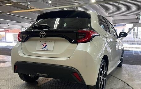 Toyota Yaris, 2022 год, 1 040 033 рублей, 3 фотография