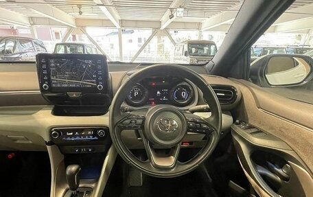 Toyota Yaris, 2022 год, 1 040 033 рублей, 2 фотография