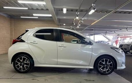 Toyota Yaris, 2022 год, 1 040 033 рублей, 9 фотография