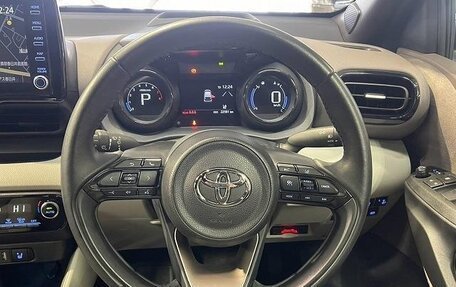 Toyota Yaris, 2022 год, 1 040 033 рублей, 13 фотография