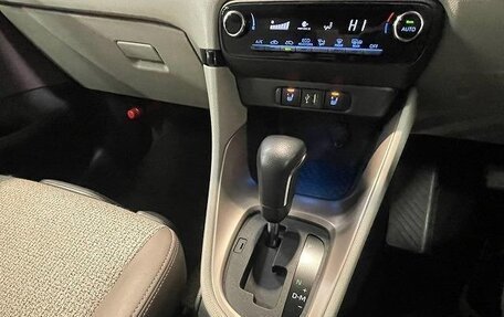 Toyota Yaris, 2022 год, 1 040 033 рублей, 4 фотография