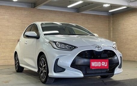 Toyota Yaris, 2022 год, 1 040 033 рублей, 5 фотография
