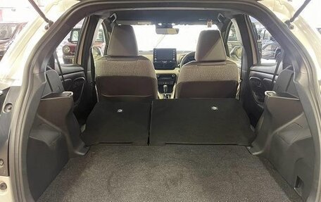 Toyota Yaris, 2022 год, 1 040 033 рублей, 18 фотография