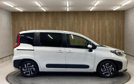 Toyota Sienta, 2022 год, 1 150 033 рублей, 7 фотография