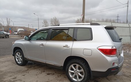 Toyota Highlander III, 2010 год, 1 850 000 рублей, 2 фотография