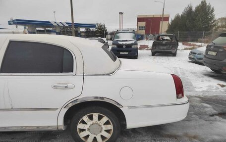 Lincoln Town Car III рестайлинг, 2003 год, 500 000 рублей, 3 фотография