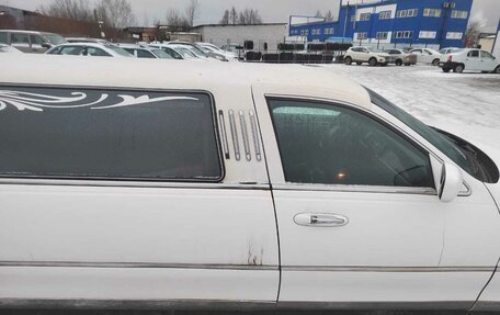 Lincoln Town Car III рестайлинг, 2003 год, 500 000 рублей, 13 фотография
