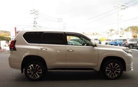Toyota Land Cruiser Prado 150 рестайлинг 2, 2021 год, 3 764 000 рублей, 4 фотография