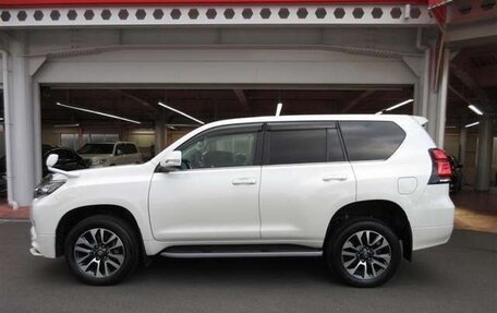 Toyota Land Cruiser Prado 150 рестайлинг 2, 2021 год, 3 764 000 рублей, 5 фотография
