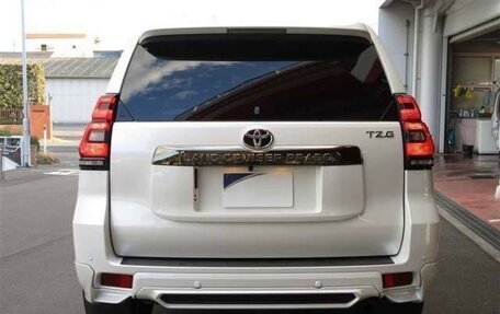 Toyota Land Cruiser Prado 150 рестайлинг 2, 2021 год, 3 764 000 рублей, 6 фотография