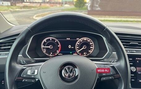 Volkswagen Tiguan II, 2018 год, 3 050 000 рублей, 6 фотография