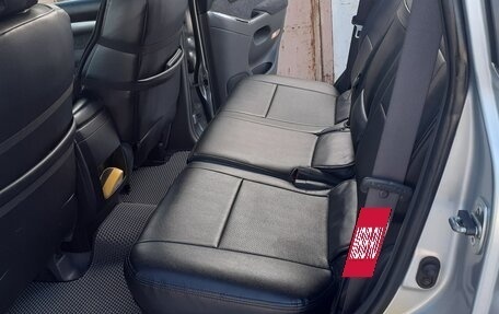 Toyota Land Cruiser Prado 120 рестайлинг, 2004 год, 2 300 000 рублей, 10 фотография