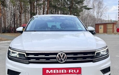 Volkswagen Tiguan II, 2018 год, 2 700 000 рублей, 5 фотография