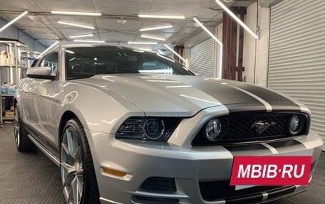 Ford Mustang VI рестайлинг, 2013 год, 2 700 000 рублей, 3 фотография
