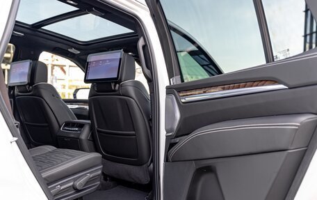 Cadillac Escalade V, 2024 год, 25 000 000 рублей, 33 фотография