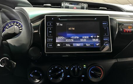 Toyota Hilux VIII, 2018 год, 3 500 000 рублей, 12 фотография
