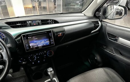 Toyota Hilux VIII, 2018 год, 3 500 000 рублей, 11 фотография