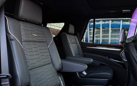Cadillac Escalade V, 2024 год, 25 000 000 рублей, 15 фотография