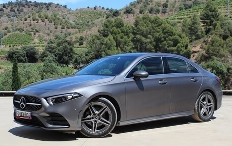 Mercedes-Benz A-Класс, 2019 год, 2 500 000 рублей, 1 фотография