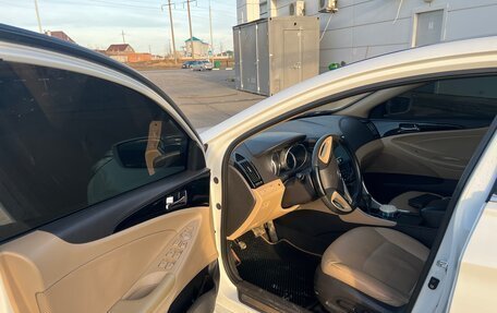 Hyundai Sonata VI, 2010 год, 1 300 000 рублей, 2 фотография
