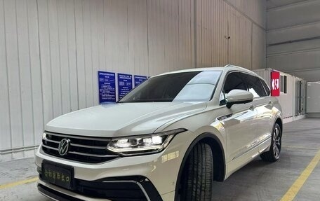 Volkswagen Tiguan II, 2022 год, 2 470 000 рублей, 1 фотография
