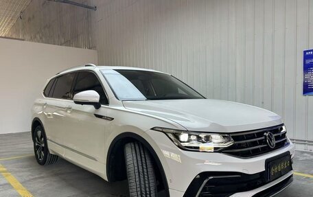 Volkswagen Tiguan II, 2022 год, 2 470 000 рублей, 3 фотография