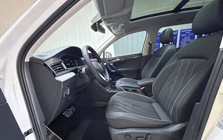 Volkswagen Tiguan II, 2022 год, 2 470 000 рублей, 5 фотография